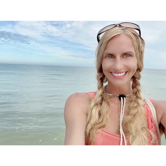 Meet your Posher, Betsy - Picture 1 of 1